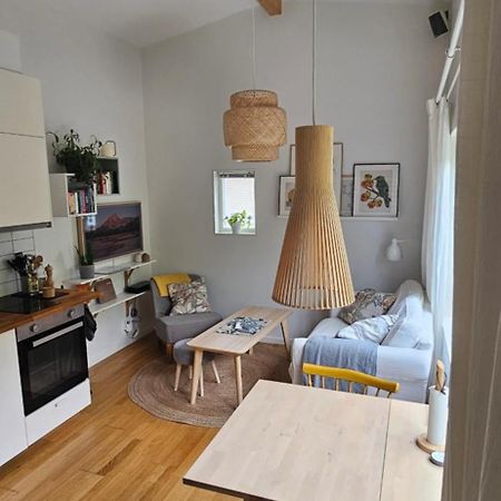 Tiny Grey House With Loft, 15 Min From City Center Göteborg Exterior foto